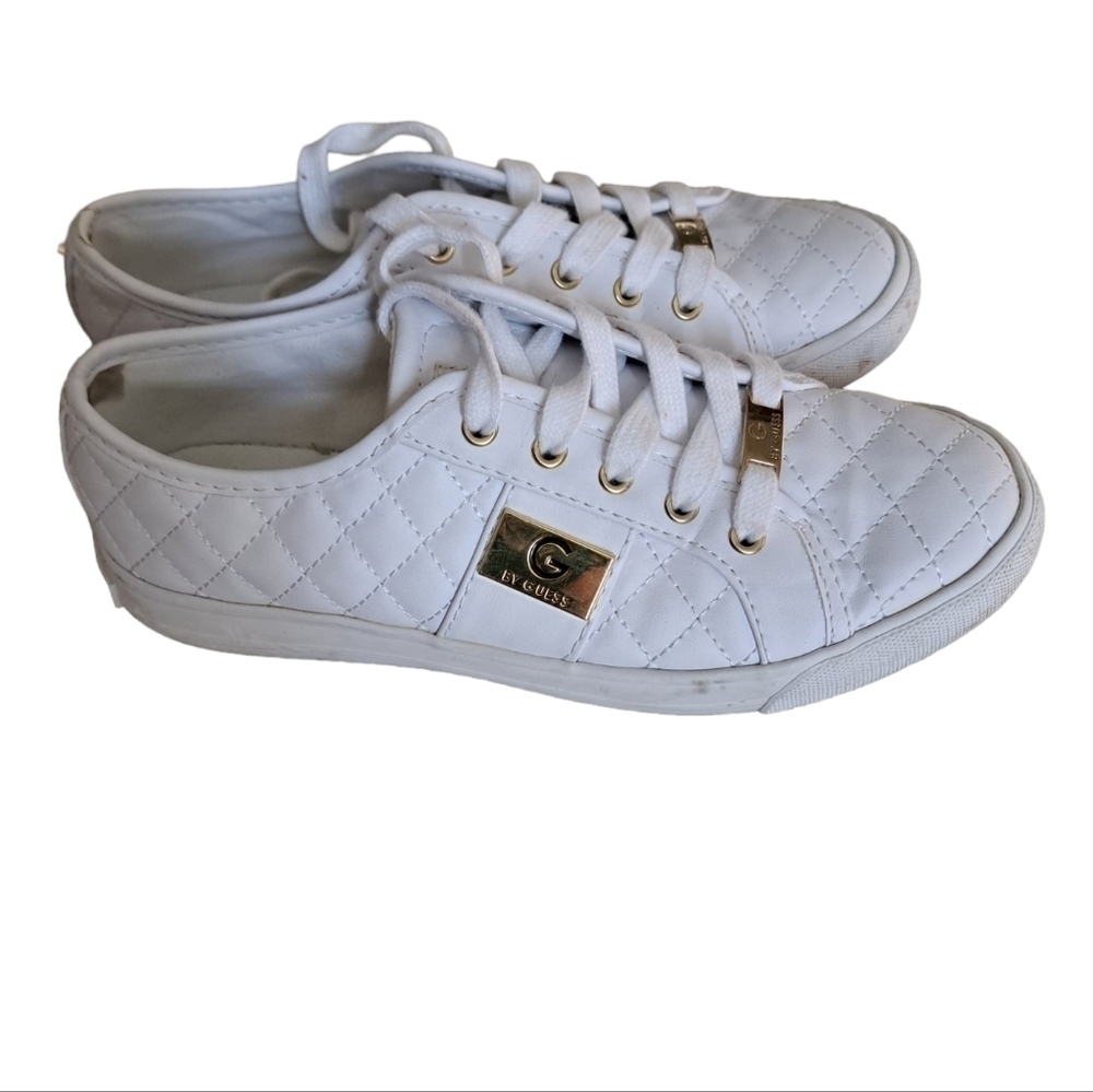 Womens G By Guess White Leather look Quilted Pattern leather sole coastal 6.5